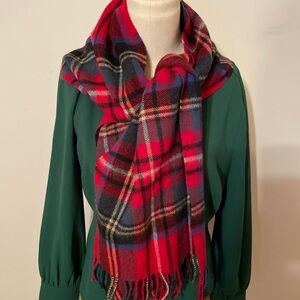 Burberry scarf ♥️💚🖤💙 $ firm solid
